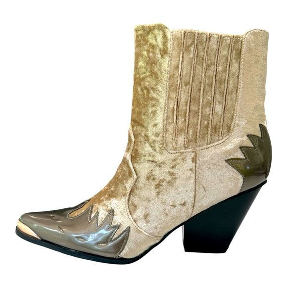 NWT - Cape Robbin Tan Ankle Booties with Chunky Heel - Picture 1 of 7